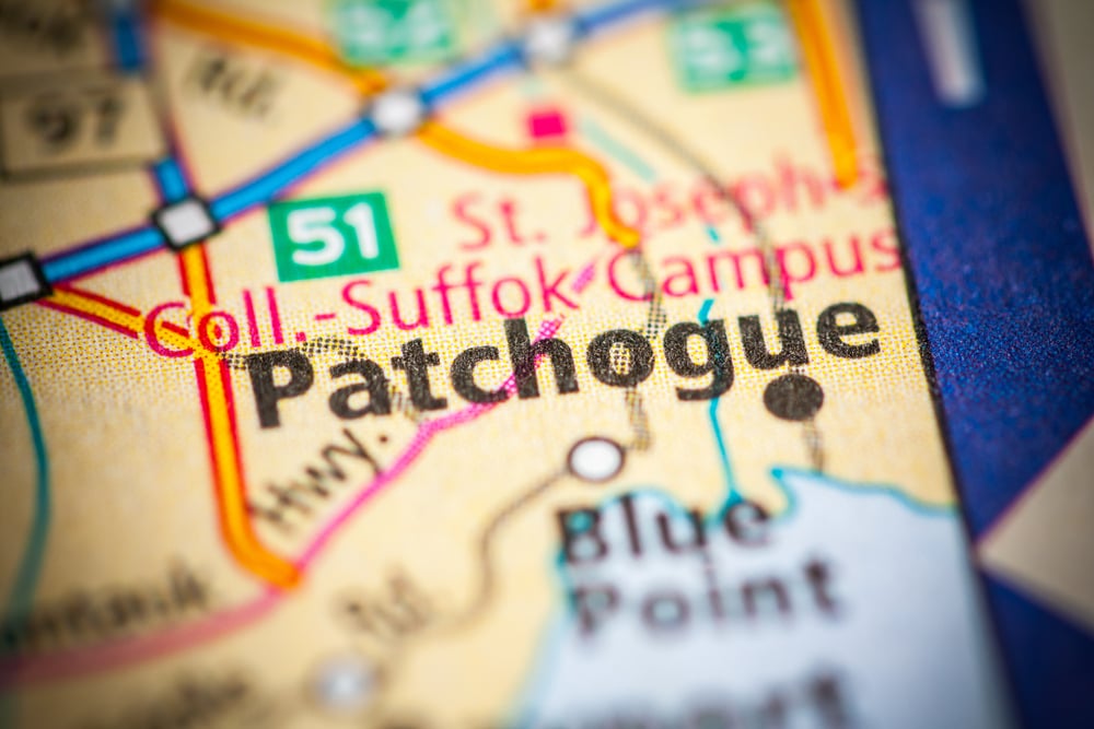 map zooming in on Patchogue in New York state